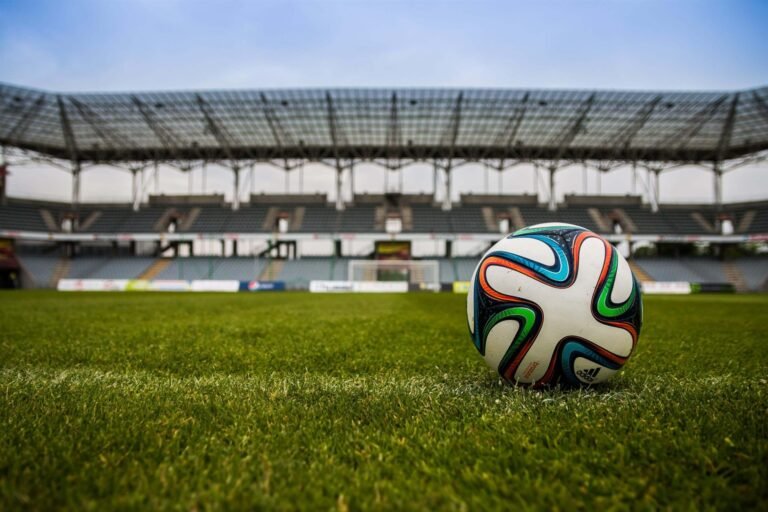 grass-structure-sport-game-soccer-football-1331778-pxhere.com
